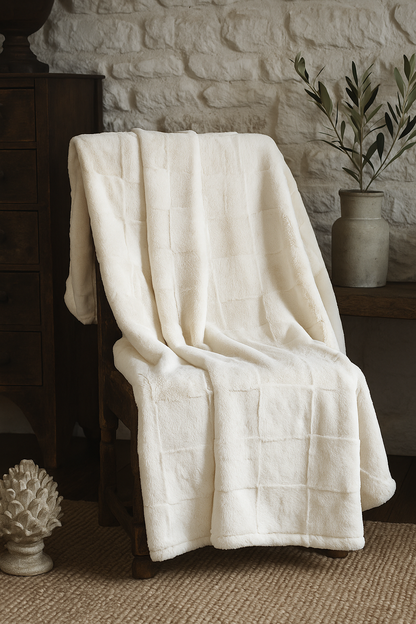 Walton & Co faux fur throw in soft cream – 130x170cm luxury blanket for sofa or bed, 100% polyester, cosy modern country home style.